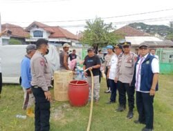 Polsek Kresek Salurkan Bantuan Air Bersih kepada 250 KK di Kampung Kandang Gede