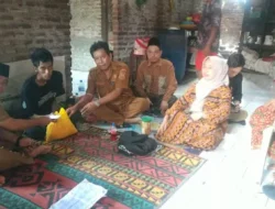 Camat Gunung Kaler Jenguk Riski, Warga yang Sebelumnya Dikabarkan Butuh Bantuan Berobat